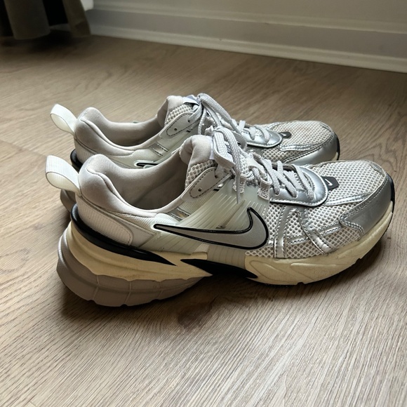 Nike V2K Run Size 9 - Picture 3 of 5